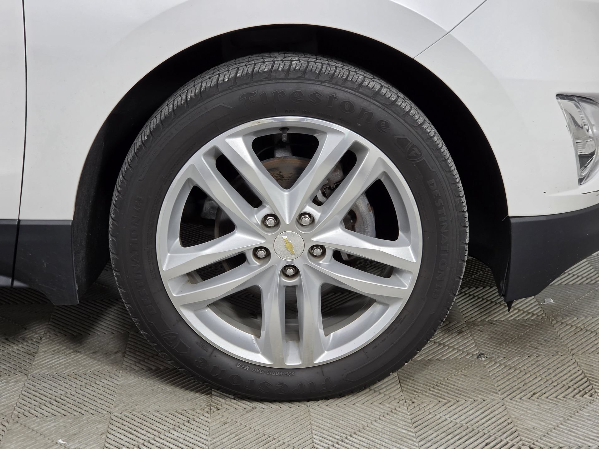 Used 2018 Chevrolet Equinox Premier FWD image 10