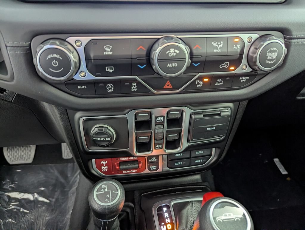 New 2026 Jeep Gladiator Rubicon w/ Safety Group AWD/4WD image 23