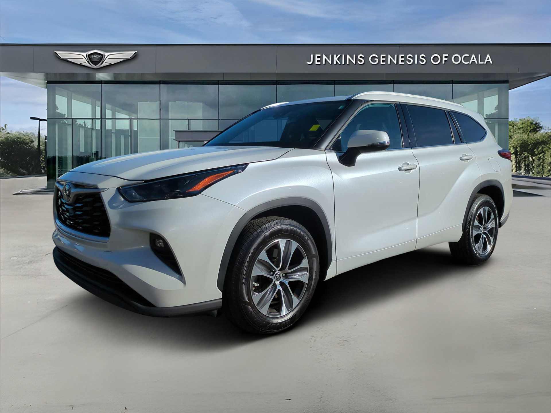 Used 2022 Toyota Highlander XLE image 7