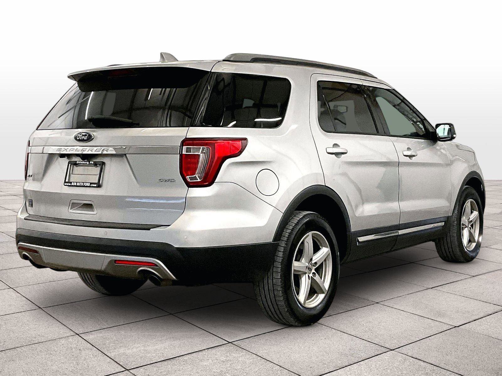 Used 2017 Ford Explorer XLT w/ Equipment Group 202A AWD/4WD image 12