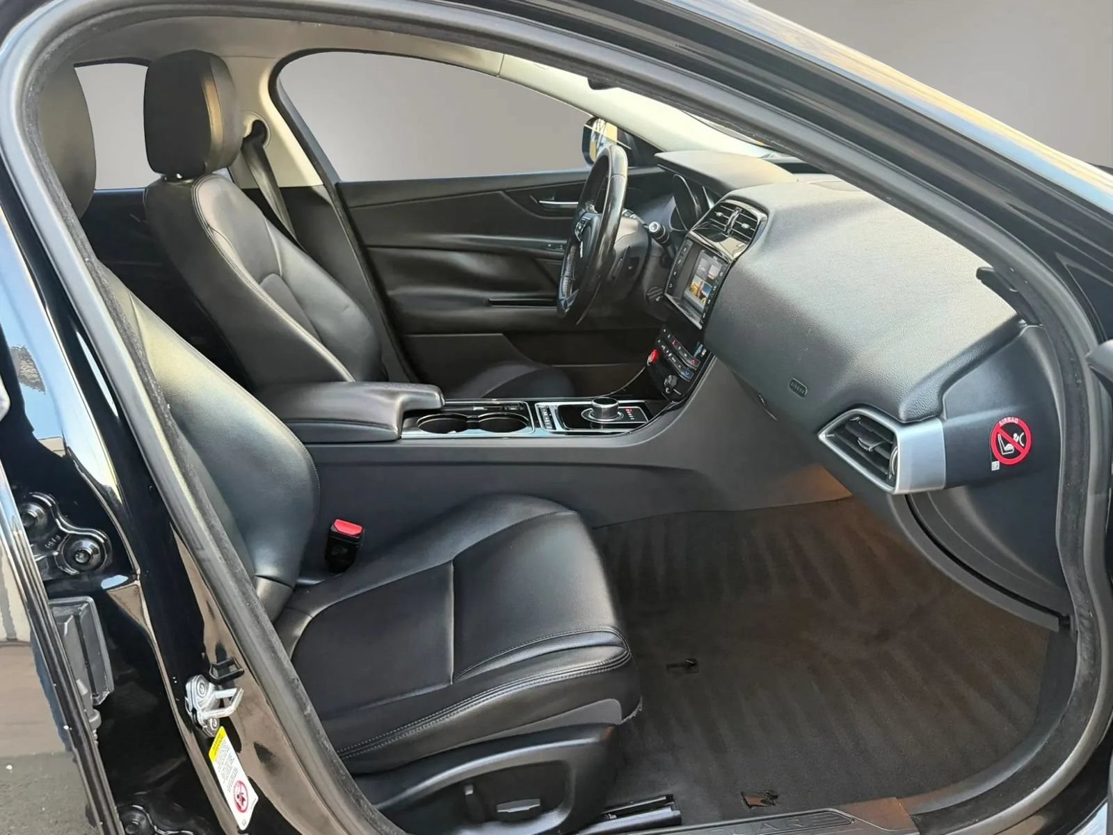 Used 2017 Jaguar XE RWD image 20