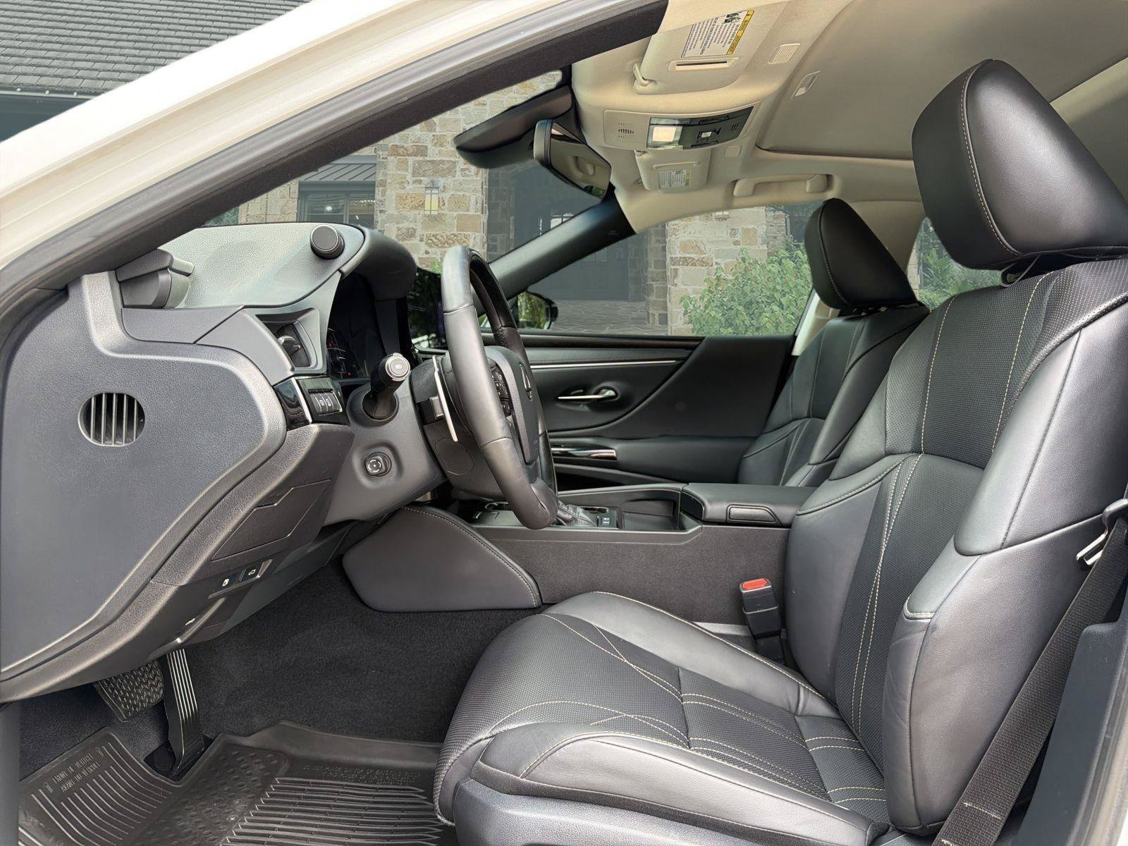 Certified 2024 Lexus ES 300h w/ Technology Package FWD image 7