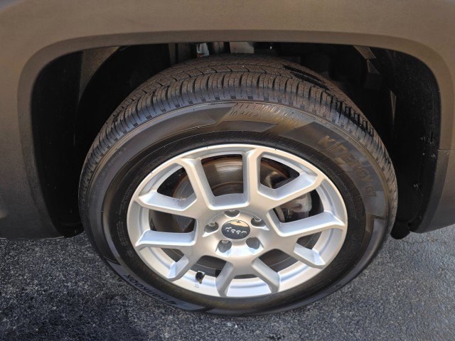 Used 2020 Jeep Renegade Latitude image 37