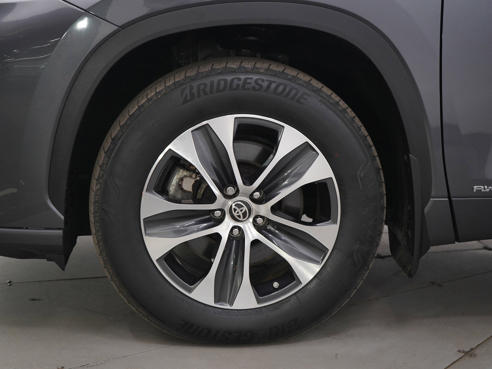 Used 2021 Toyota Highlander XLE image 30