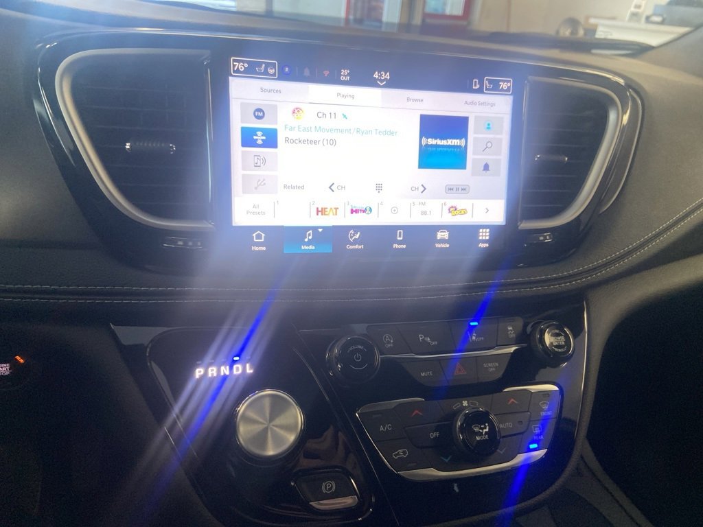 New 2026 Chrysler Pacifica Select image 21