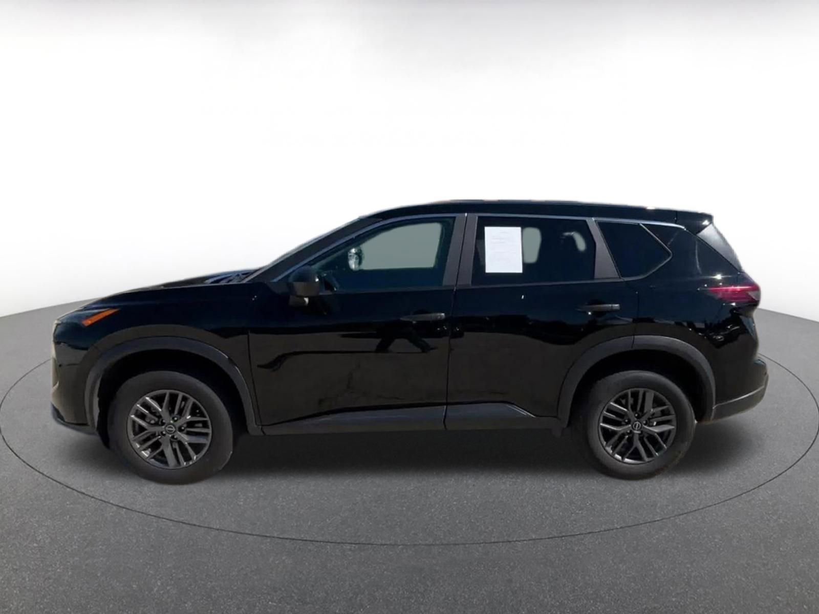 Used 2024 Nissan Rogue S AWD/4WD image 9