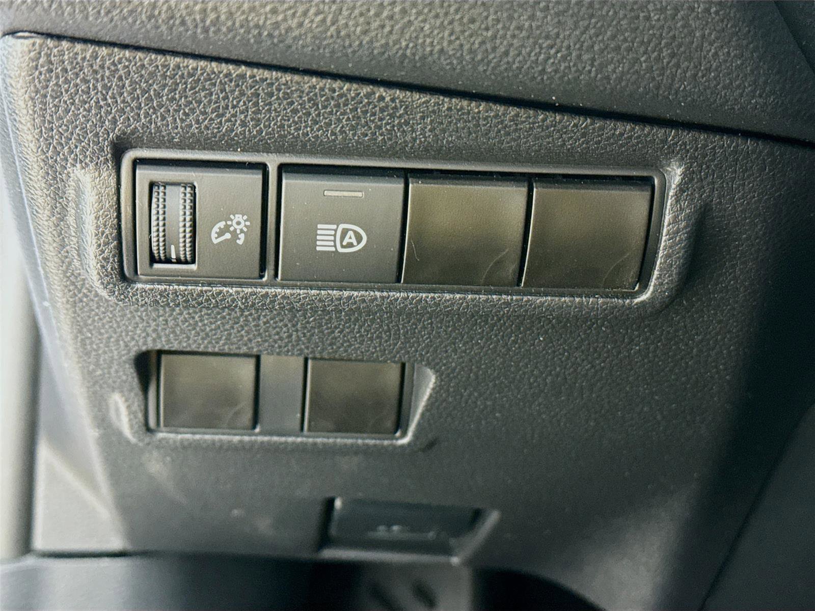 Used 2024 Toyota Corolla Cross LE image 14