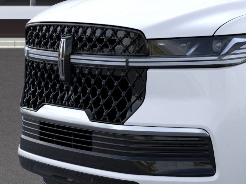 New 2026 Lincoln Navigator Reserve w/ Jet Appearance Package AWD/4WD image 17