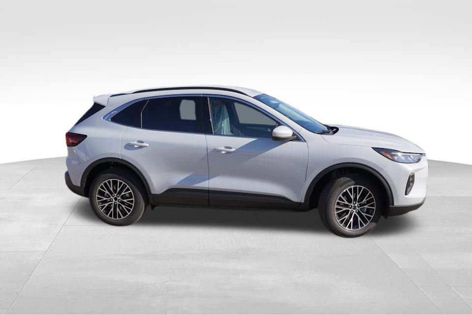New 2025 Ford Escape SE image 2