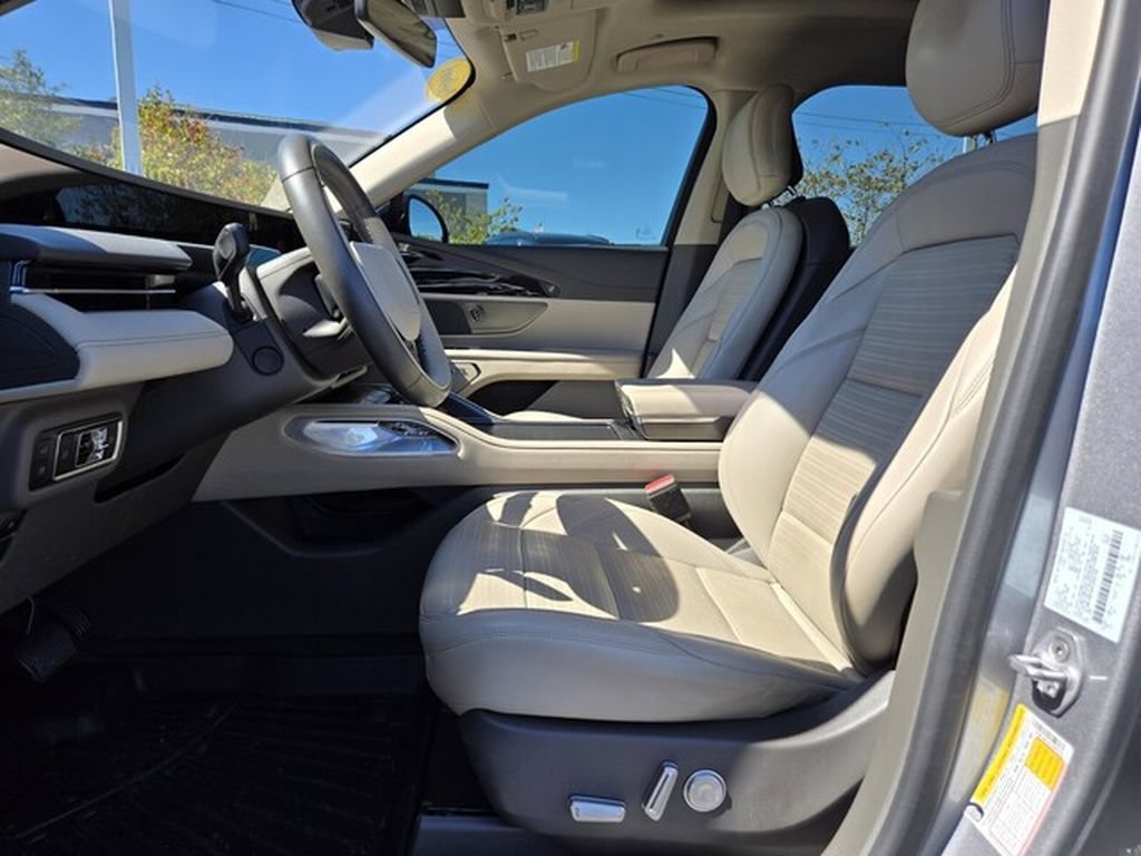 Used 2025 Lincoln Nautilus Reserve AWD/4WD image 9