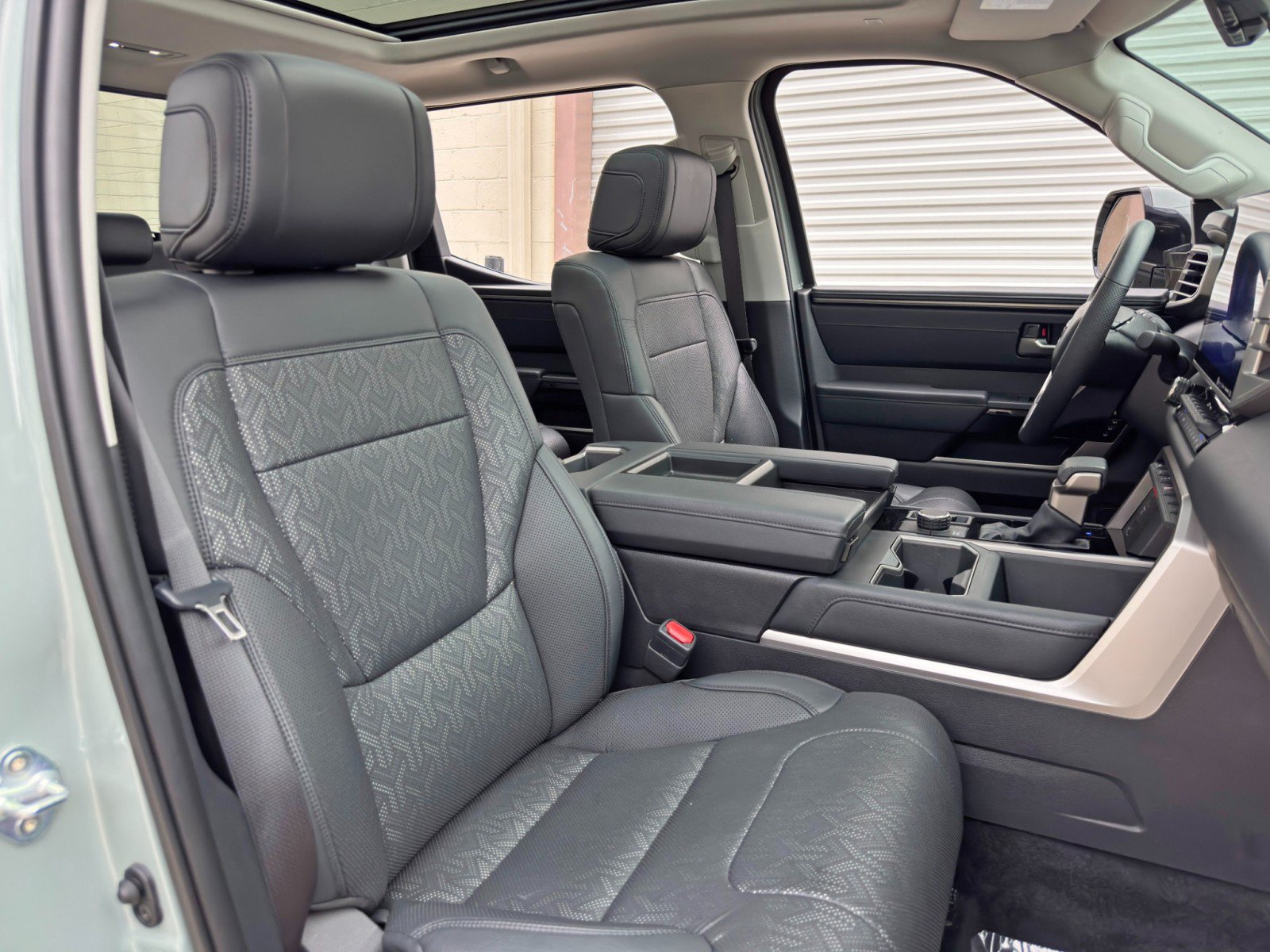 Used 2024 Toyota Tundra Limited AWD/4WD image 40