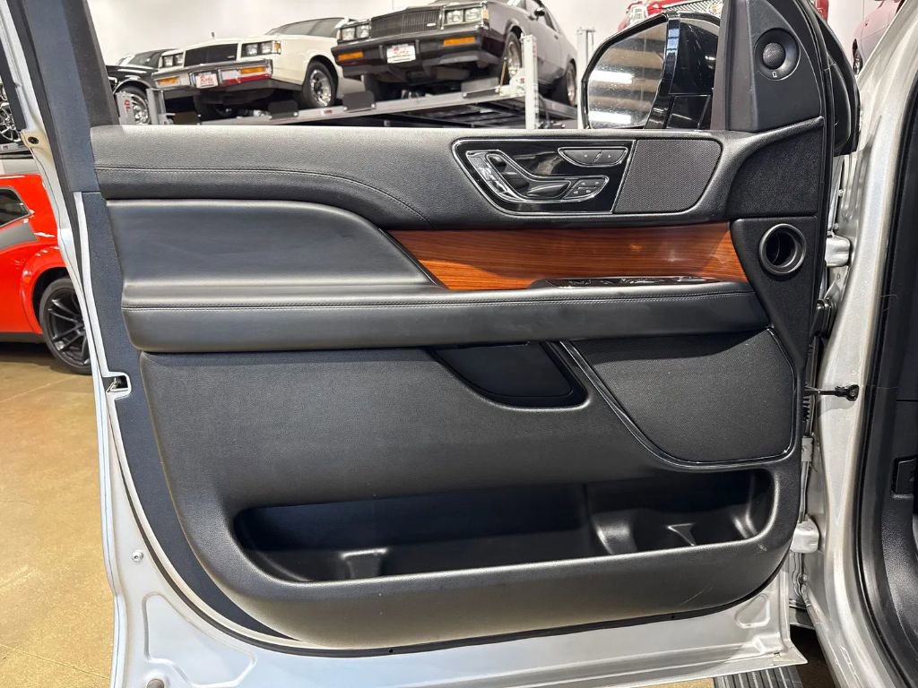 Used 2018 Lincoln Navigator Reserve w/ Technology Package image 9