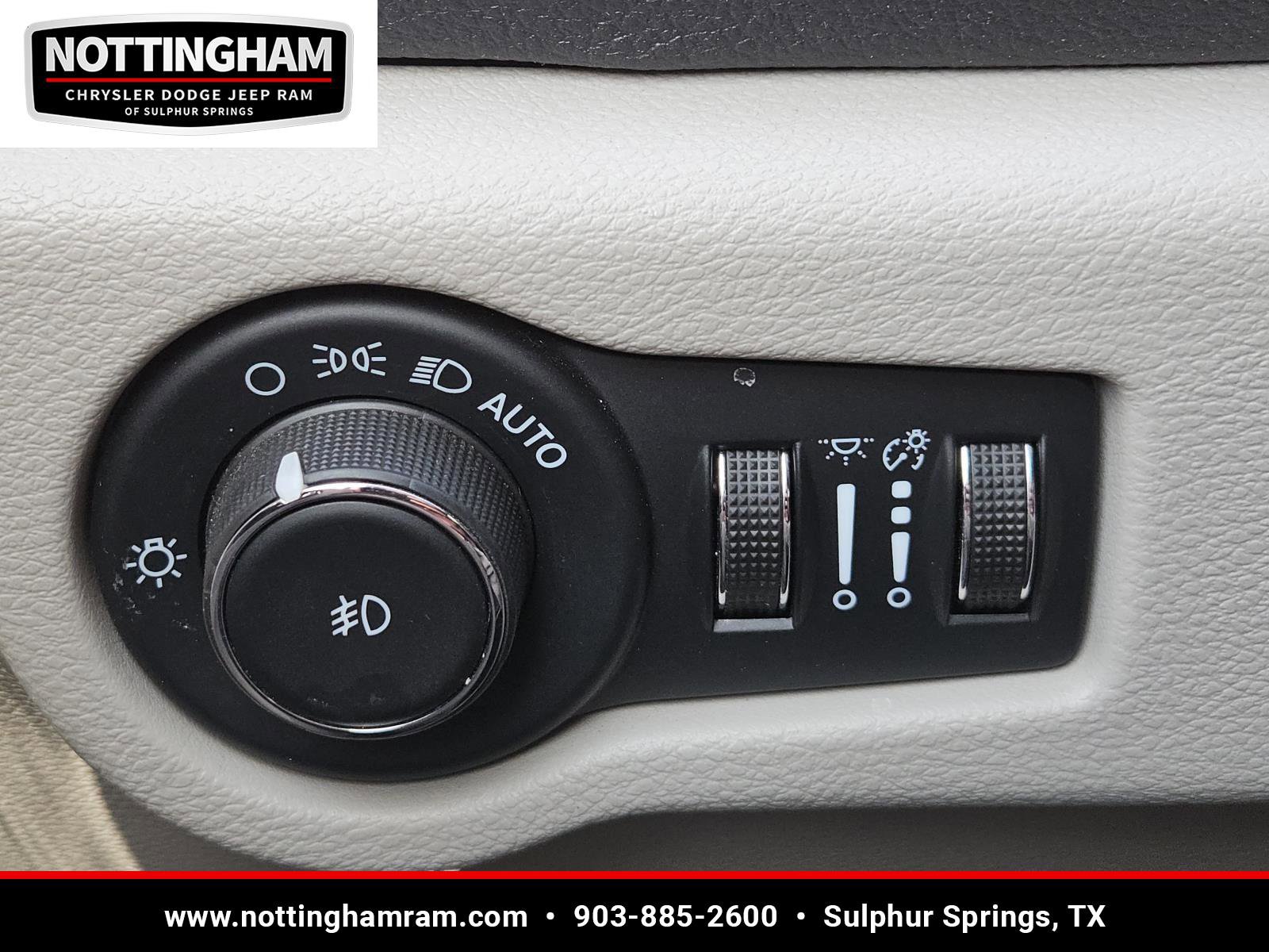 Used 2023 Chrysler Pacifica Limited image 18