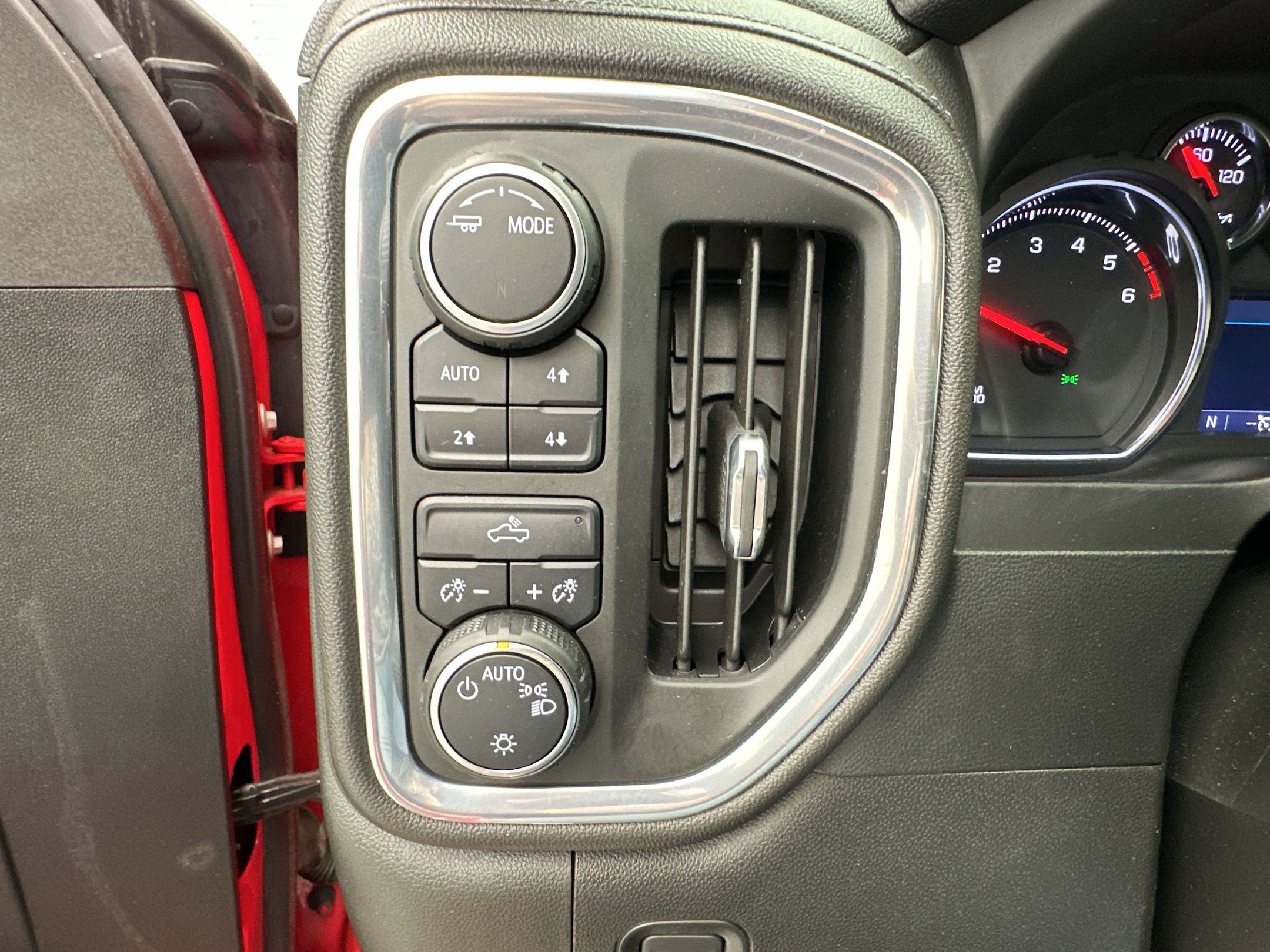 Used 2022 Chevrolet Silverado 1500 LT w/ Z71 Off-Road Package AWD/4WD image 28
