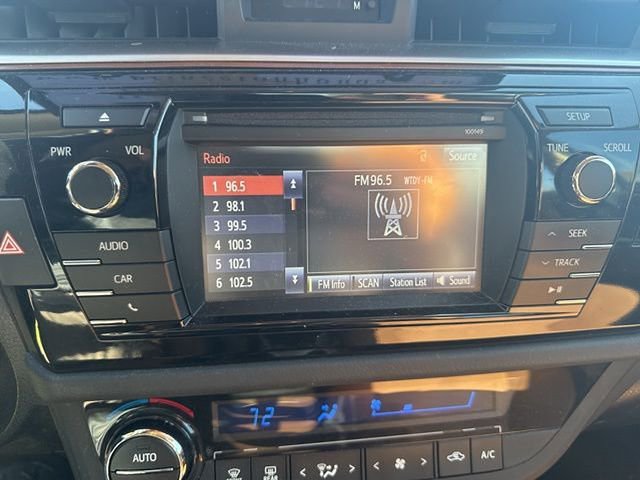 Used 2015 Toyota Corolla LE image 9