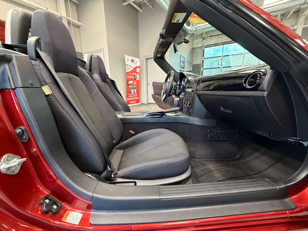 Used 2007 MAZDA MX-5 Miata Touring w/ Appearance Pkg RWD image 36