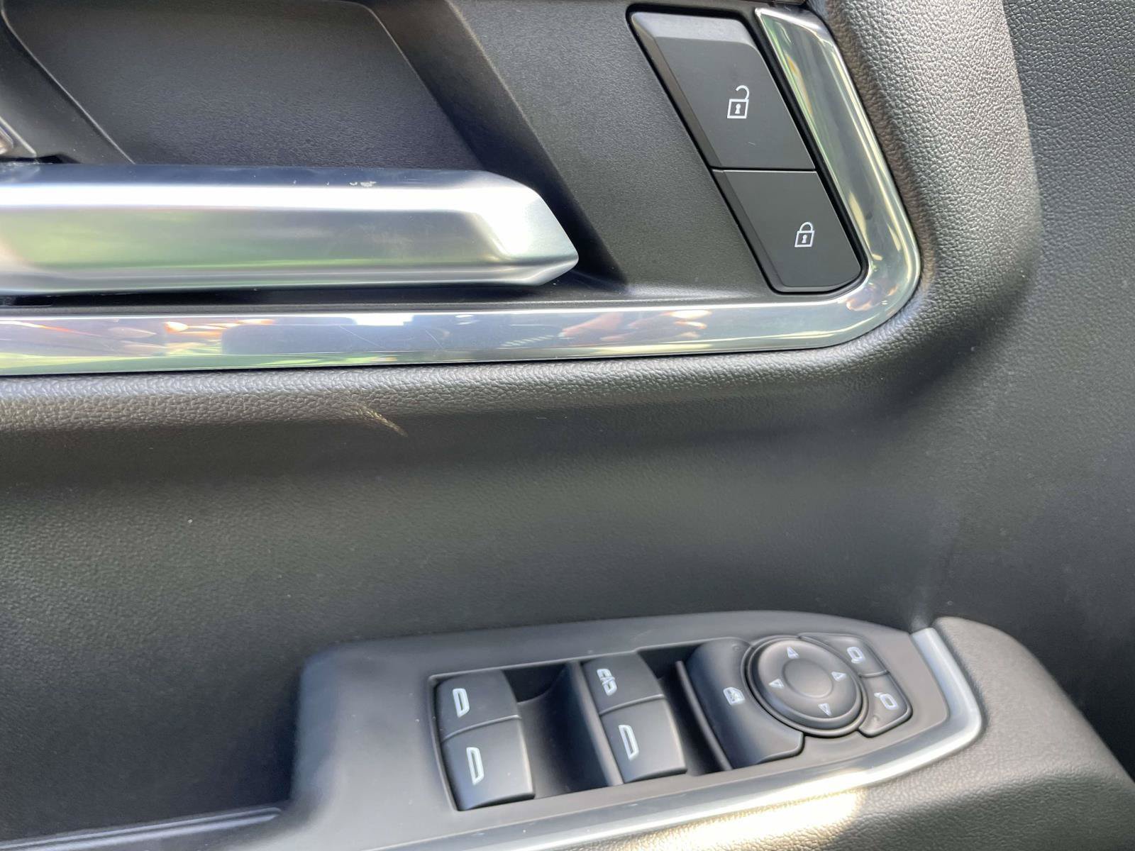 Used 2023 Chevrolet Silverado 1500 LT Trail Boss w/ LT Trail Boss Premium Package AWD/4WD image 17