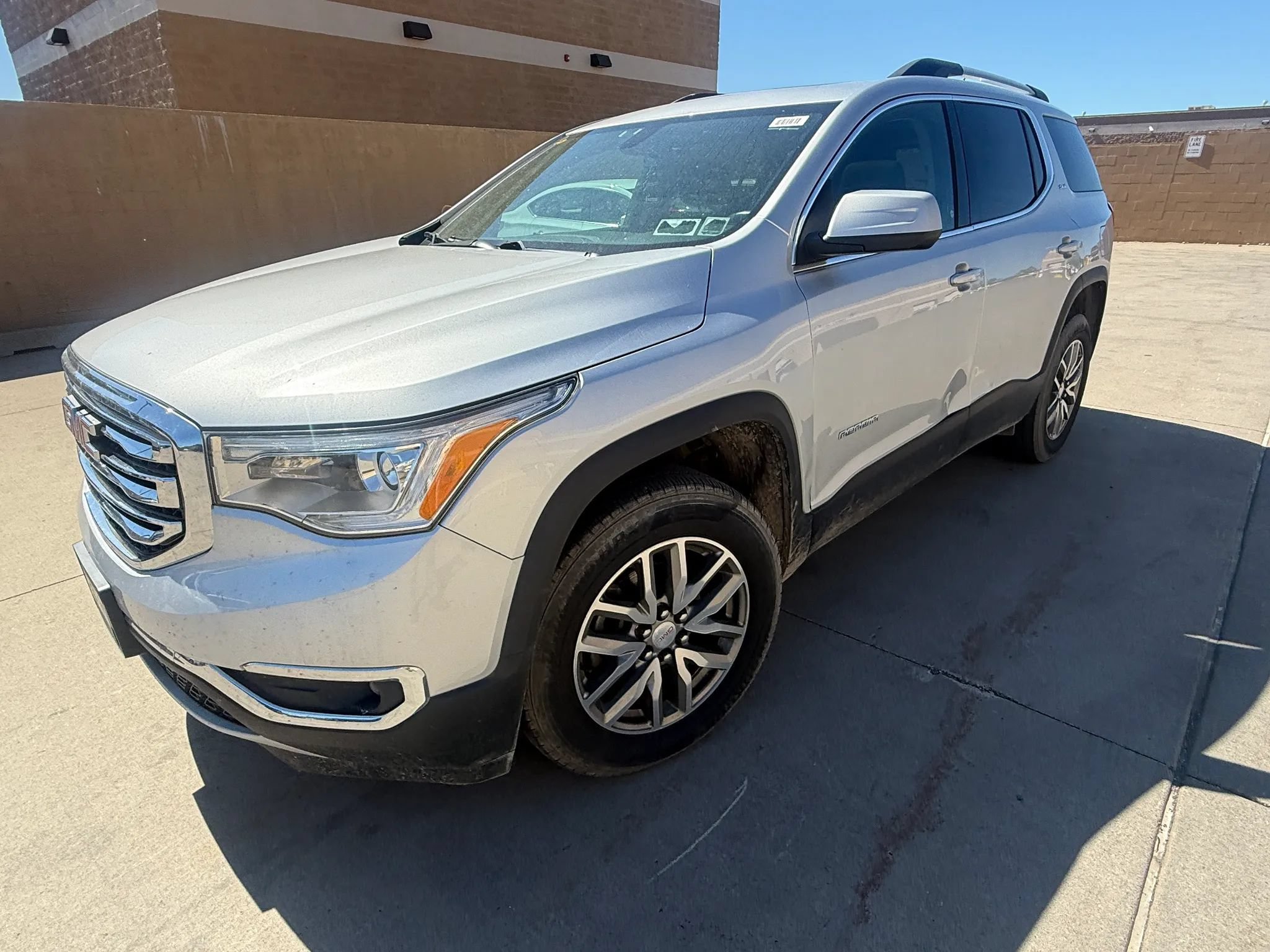 Used 2017 GMC Acadia SLE AWD/4WD image 4