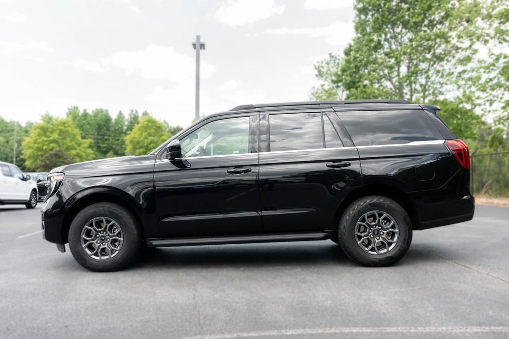 Used 2025 Ford Expedition Active RWD image 4