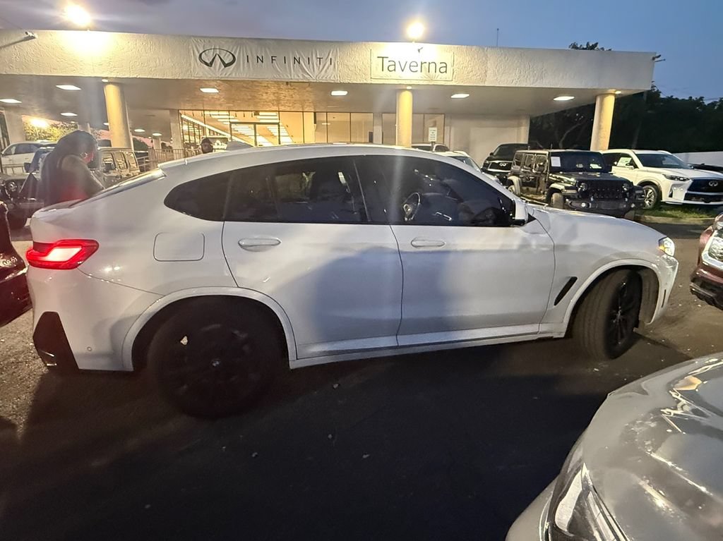 Used 2022 BMW X4 xDrive30i w/ M Sport Package AWD/4WD image 3