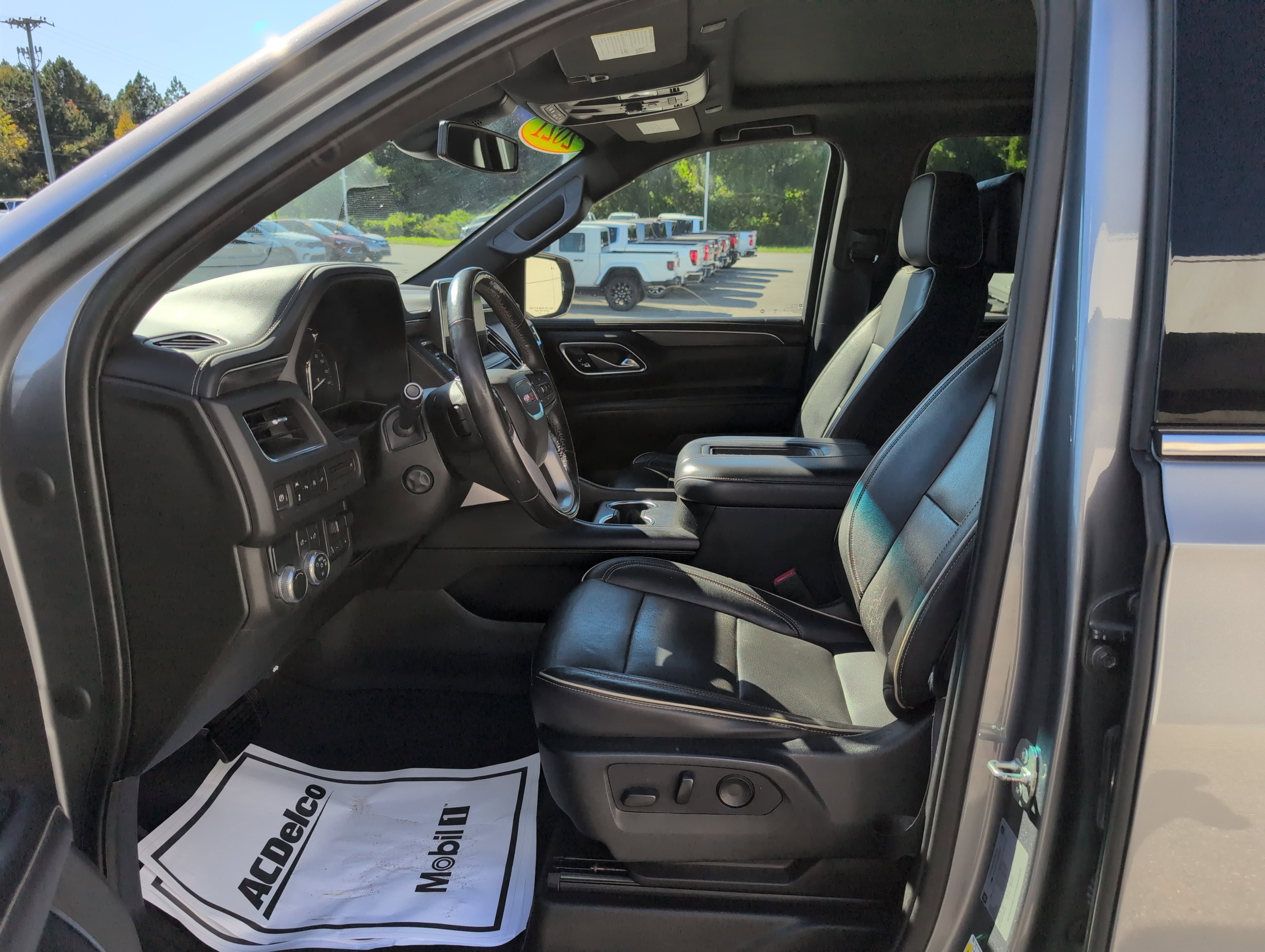 Used 2021 GMC Yukon XL SLT w/ SLT Luxury Plus Package image 19