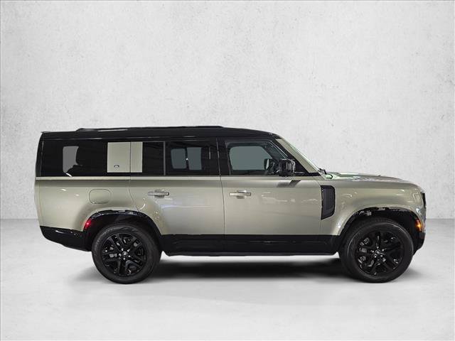 Used 2024 Land Rover Defender 130 X-Dynamic SE AWD/4WD image 4