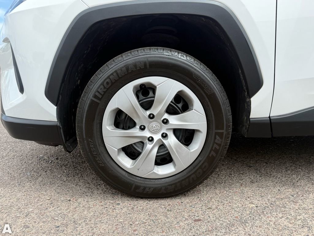 Used 2024 Toyota RAV4 LE image 10