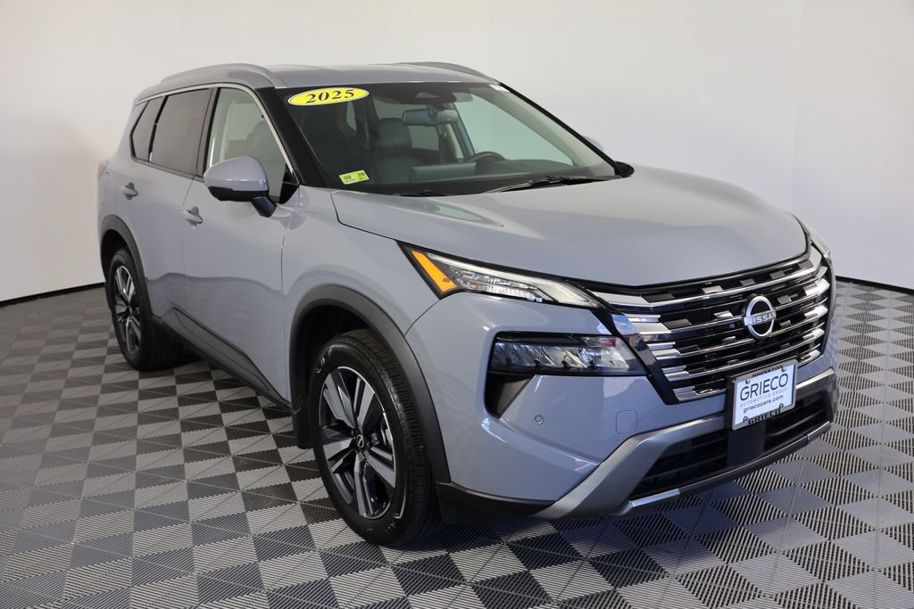 Used 2025 Nissan Rogue SL FWD image 1