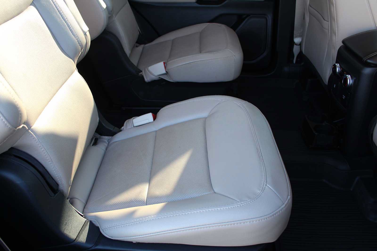 Used 2023 Ford Explorer Limited w/ Limited Technology Package AWD/4WD image 24