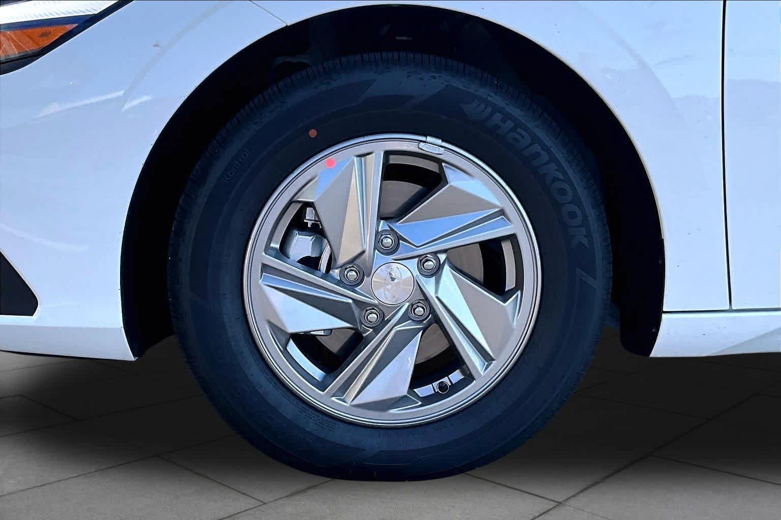 New 2026 Hyundai Elantra SE FWD image 9