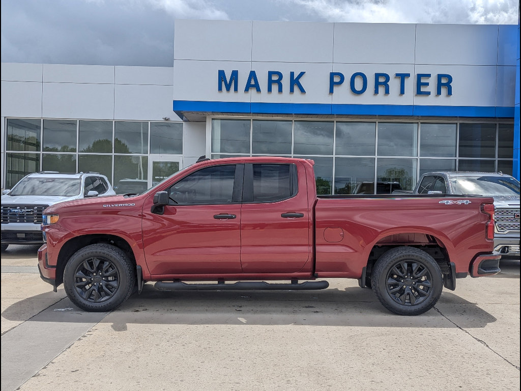 Used 2019 Chevrolet Silverado 1500 Custom w/ Custom Value Package AWD/4WD image 9