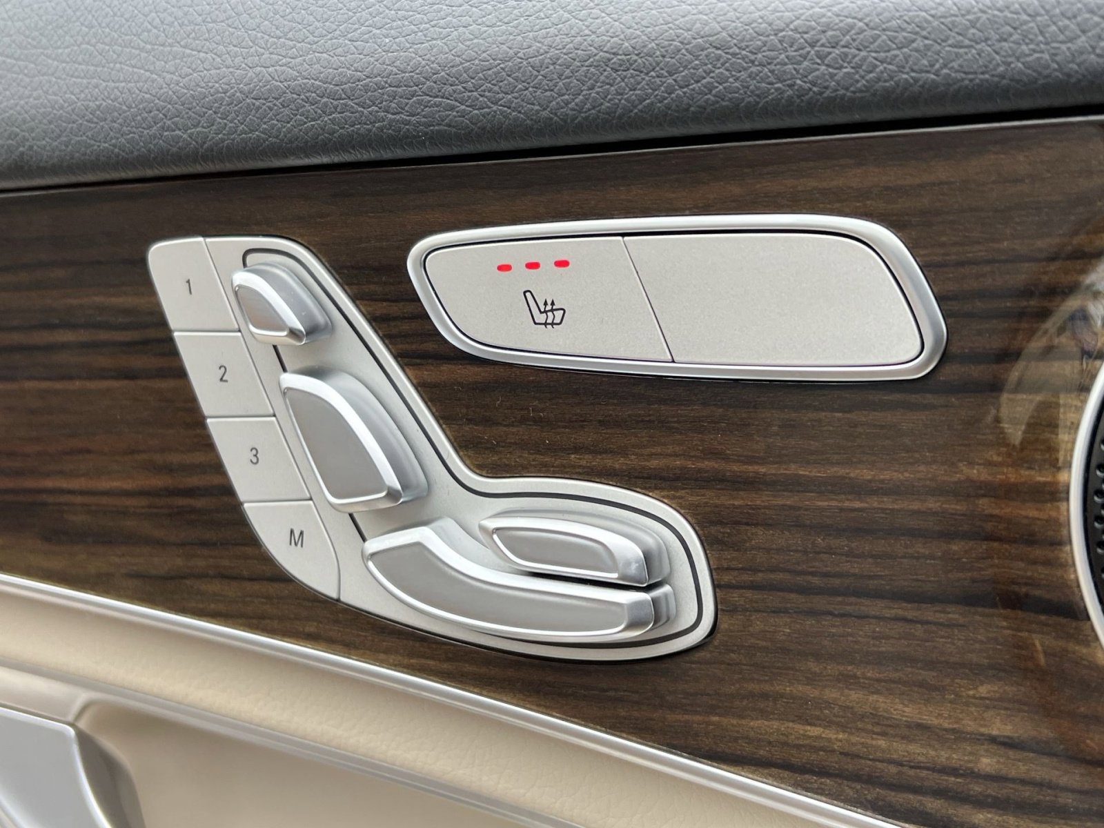 Certified 2019 Mercedes-Benz GLC 300 4MATIC image 34