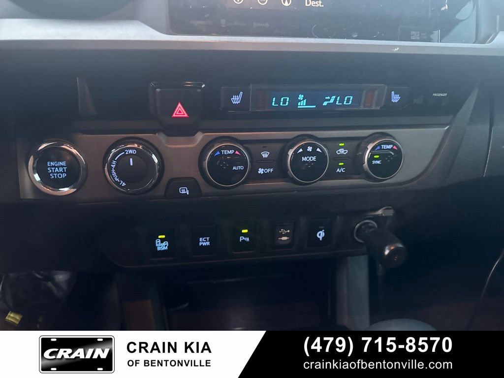 Used 2017 Toyota Tacoma TRD Off-Road w/ Premium & Technology Package AWD/4WD image 17
