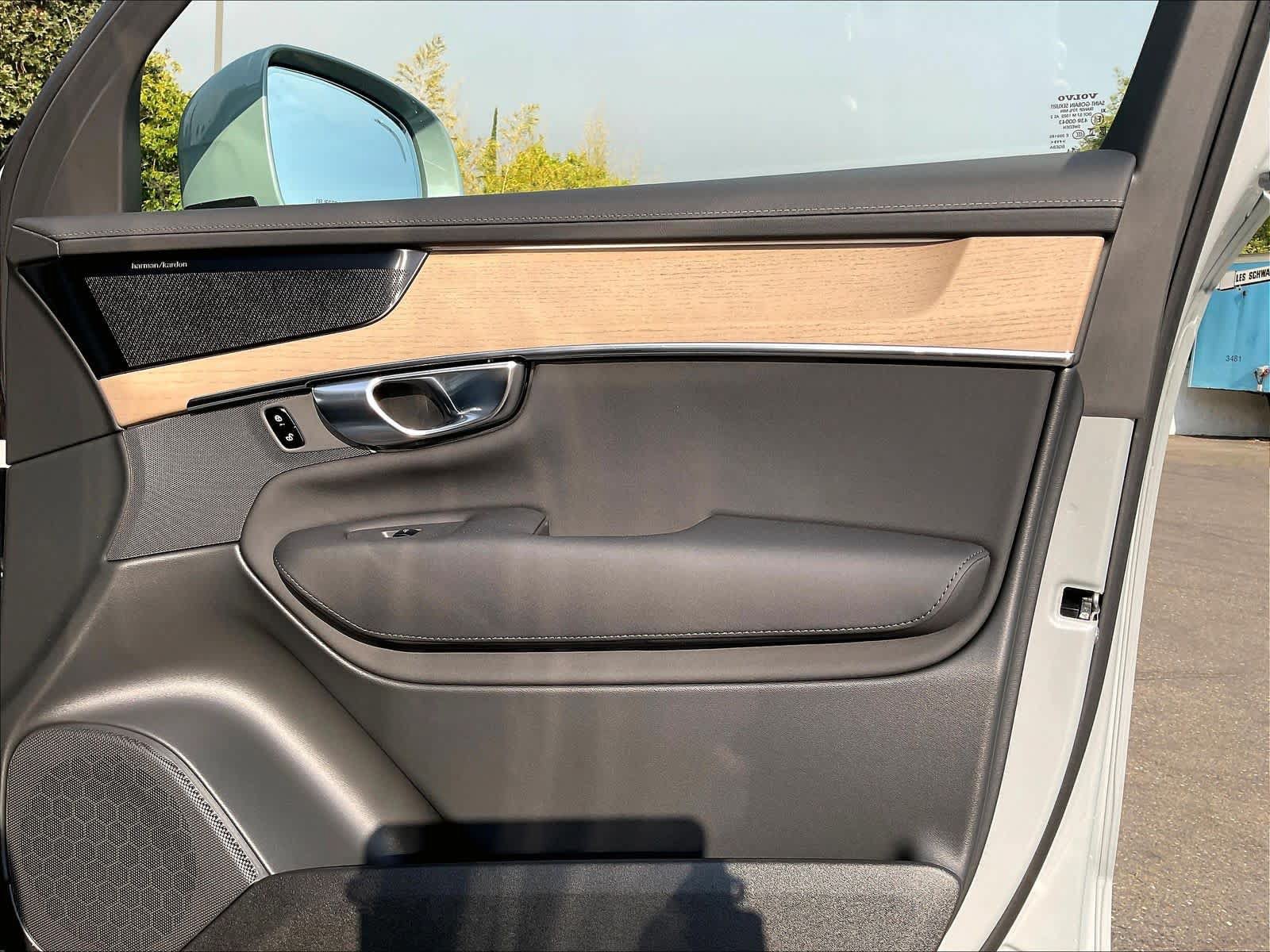 New 2027 Volvo XC90 B6 Plus AWD/4WD image 31
