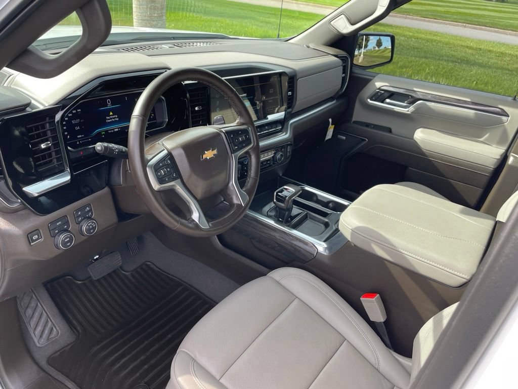 Used 2025 Chevrolet Silverado 1500 LTZ w/ LTZ Convenience Package II AWD/4WD image 10