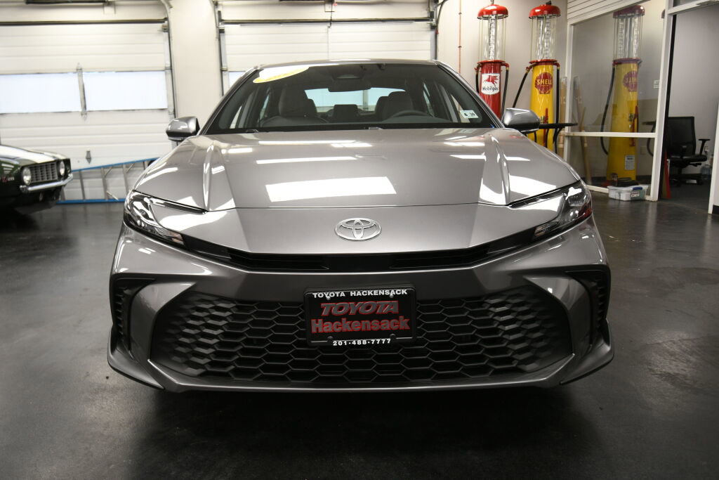 Certified 2025 Toyota Camry SE image 2