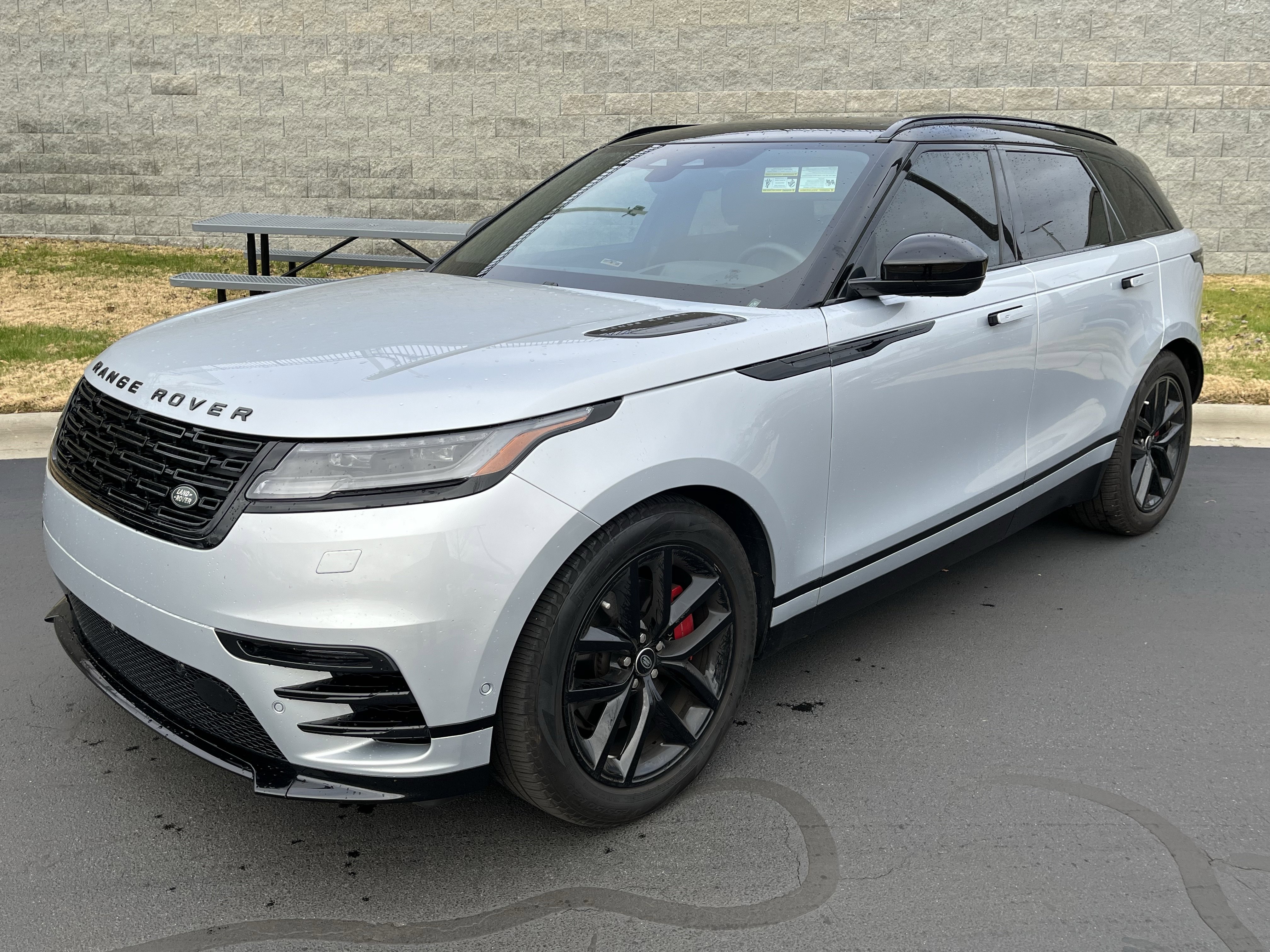 Used 2024 Land Rover Range Rover Velar Dynamic SE image 2