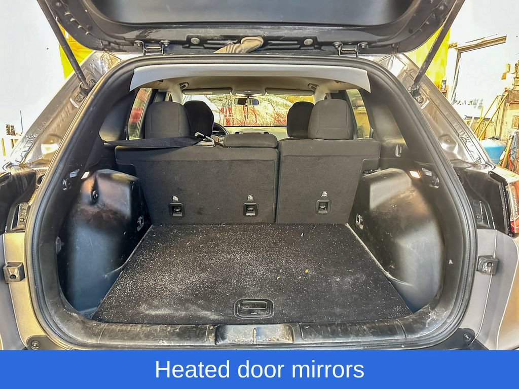 Used 2019 Jeep Cherokee Latitude w/ Cold Weather Group AWD/4WD image 9