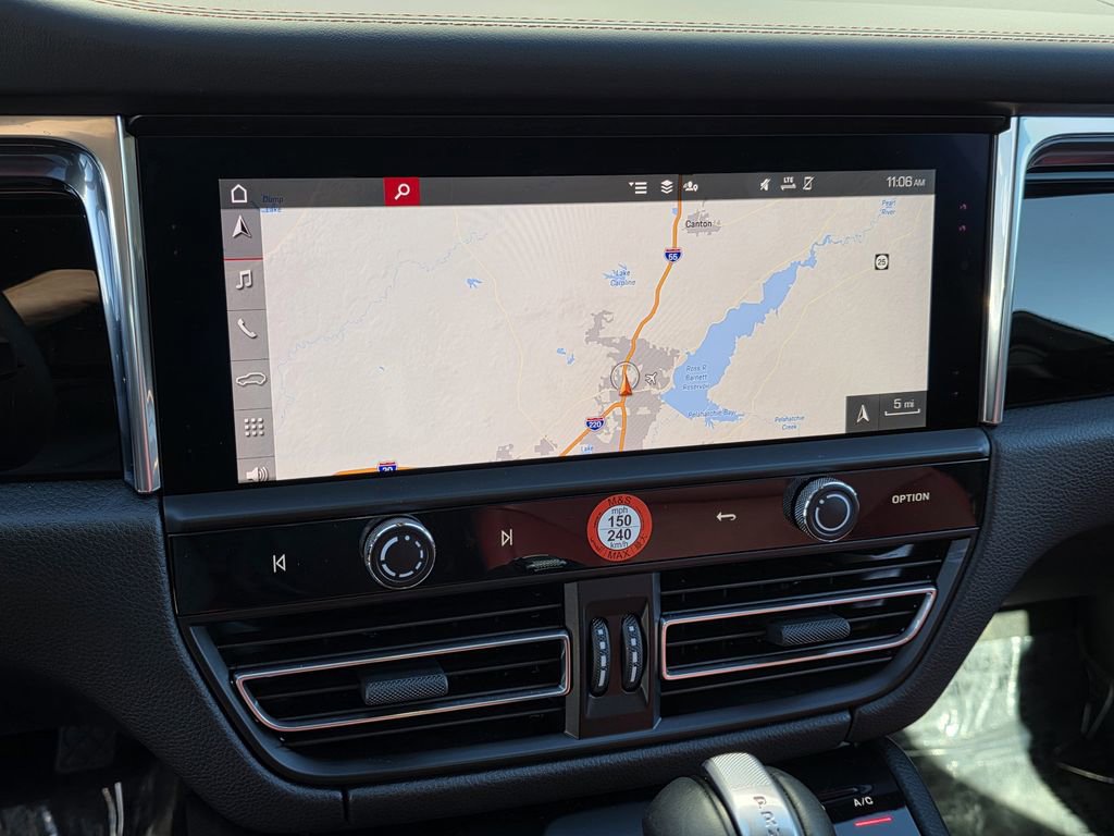 Used 2025 Porsche Macan image 28