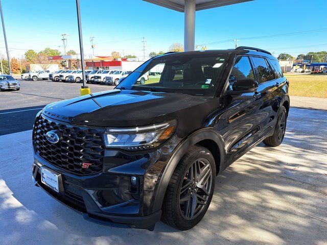 Certified 2025 Ford Explorer ST image 3