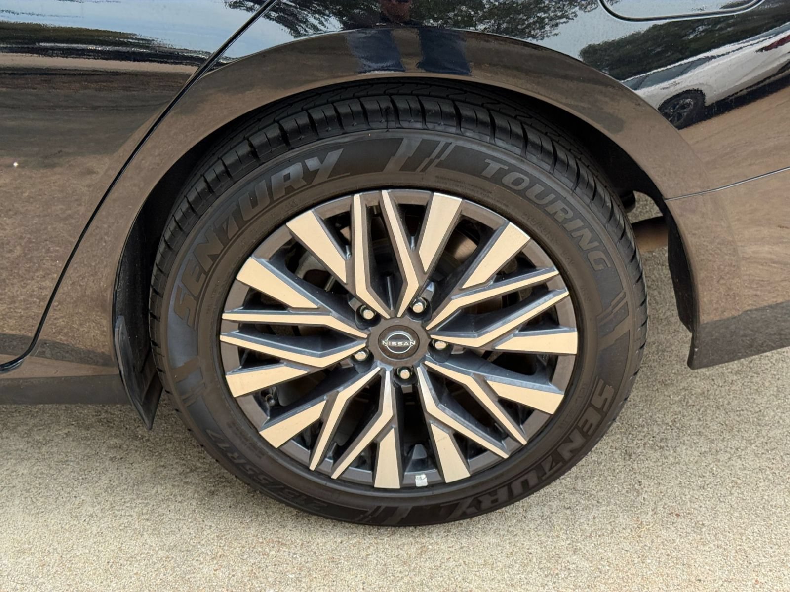 Used 2025 Nissan Altima 2.5 SV FWD image 25