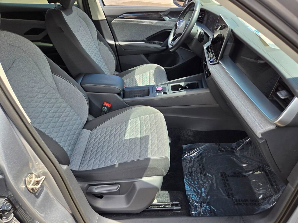 Certified 2025 Volkswagen Tiguan S FWD image 14