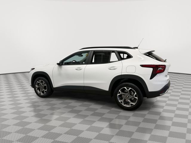 Certified 2025 Chevrolet Trax LT w/ LT Convenience Package FWD image 7