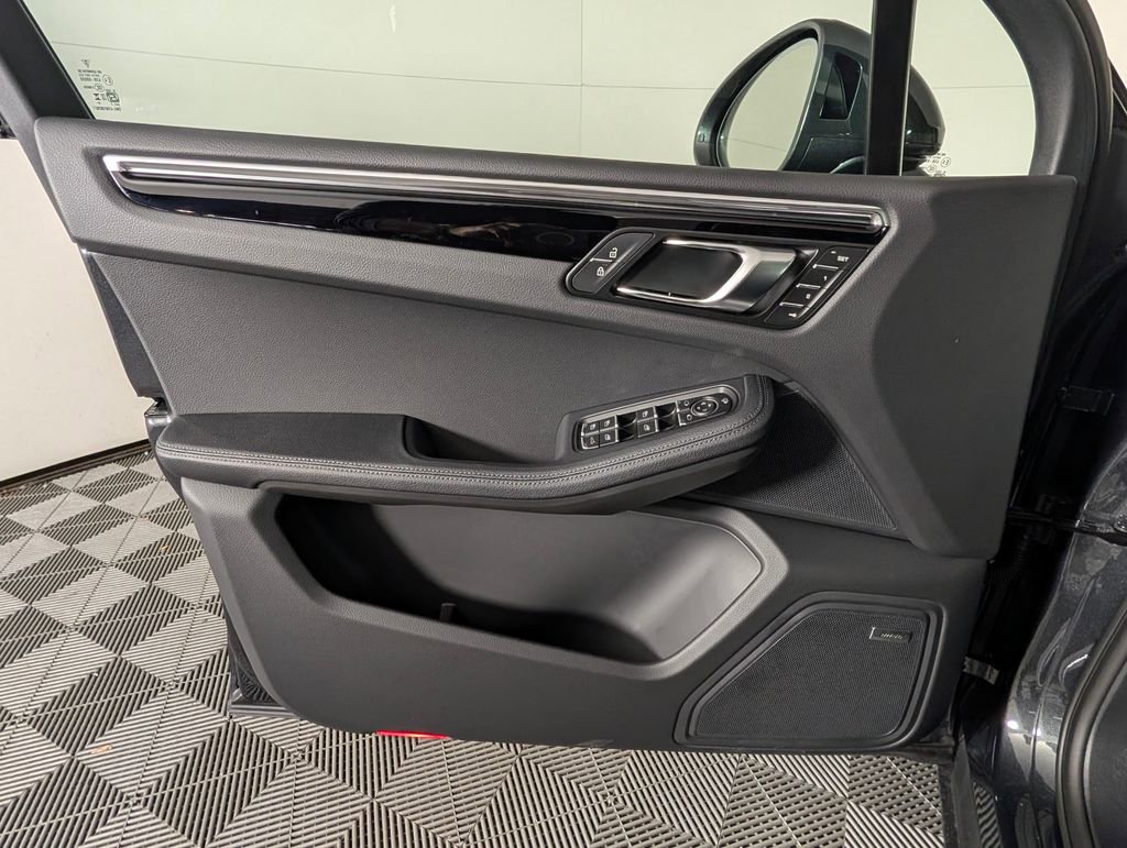 New 2026 Porsche Macan image 27
