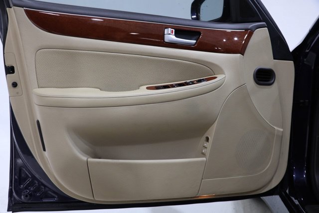 Used 2013 Hyundai Genesis 3.8 RWD image 17