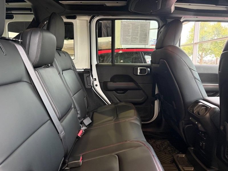 Used 2024 Jeep Wrangler Unlimited Rubicon w/ Technology Group AWD/4WD image 9