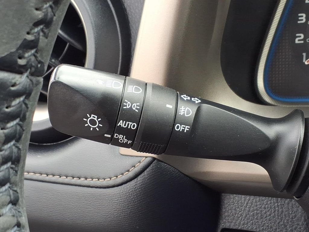 Used 2015 Toyota RAV4 Limited AWD/4WD image 29