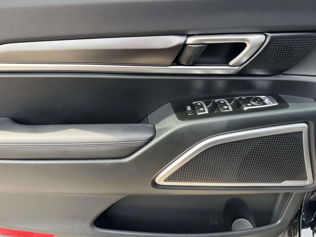 Used 2025 Kia Telluride S image 16