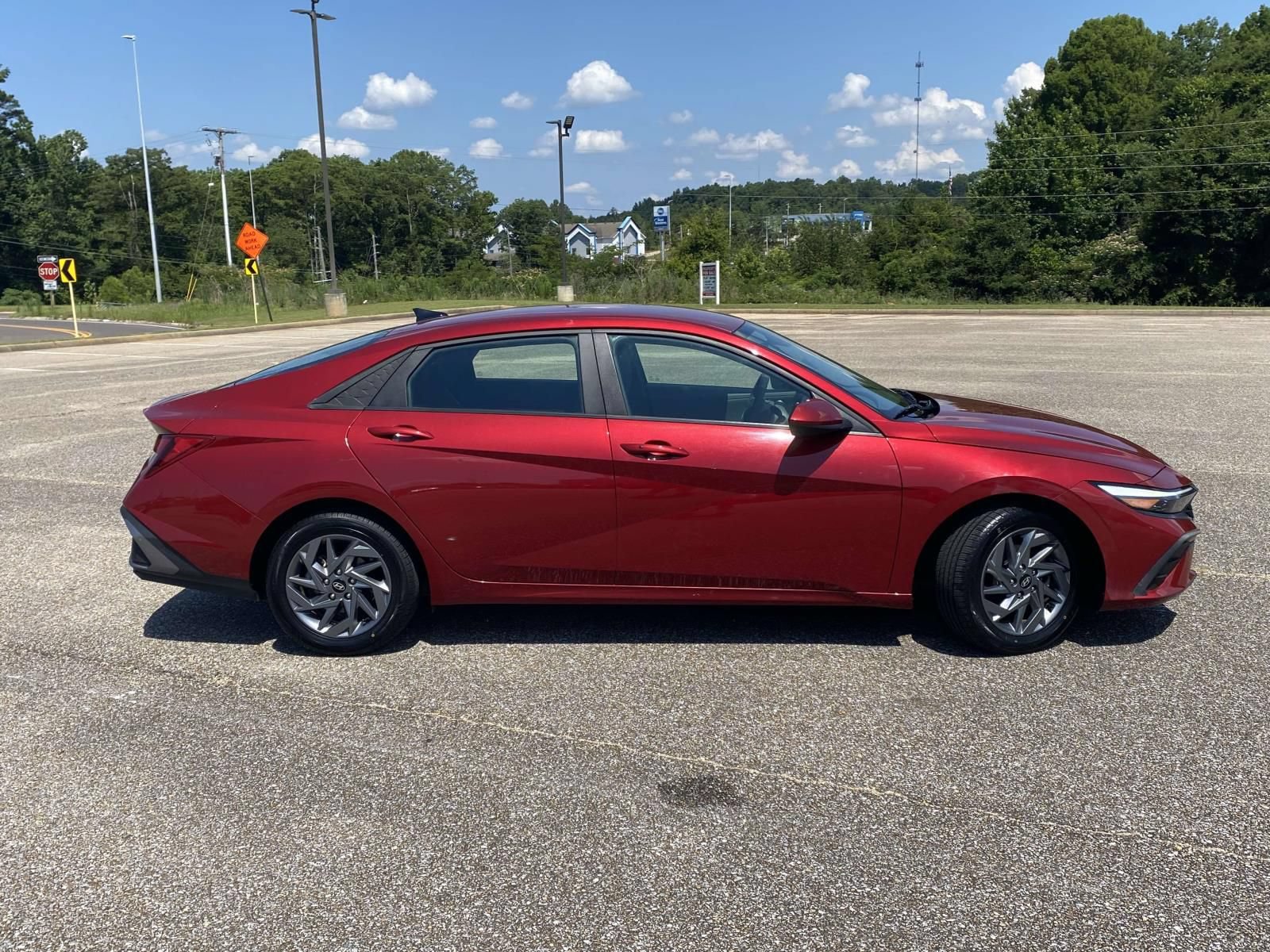 Used 2024 Hyundai Elantra SEL FWD image 8