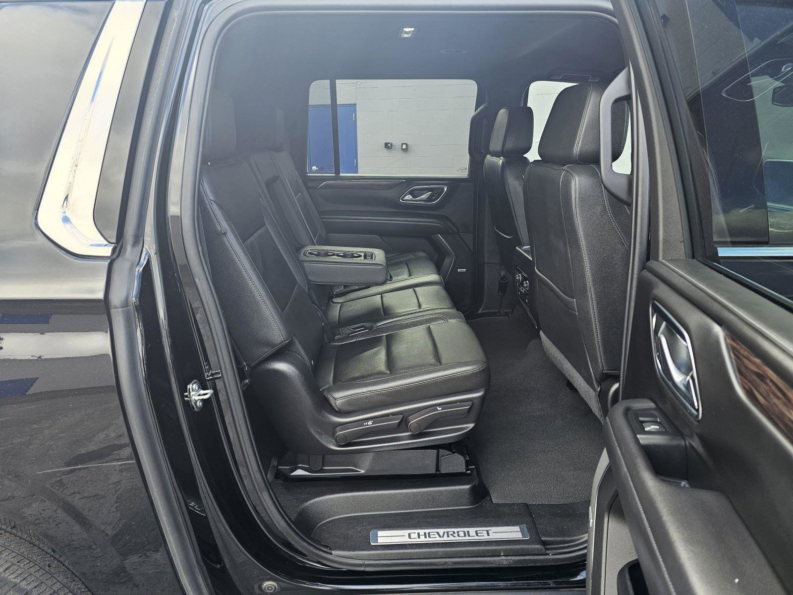 Used 2023 Chevrolet Suburban LT image 17